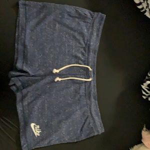 Nike women’s xxl heathered blue light weight shorts new with tags on